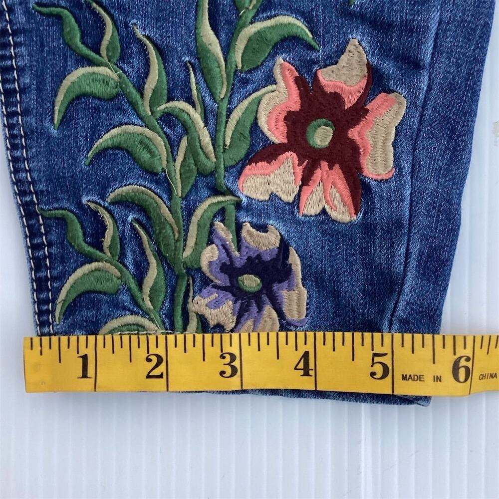 Baccini Women's Size 6 Skinny Jeans Blue‎ Floral Embroidered Denim - Picture 5 of 13
